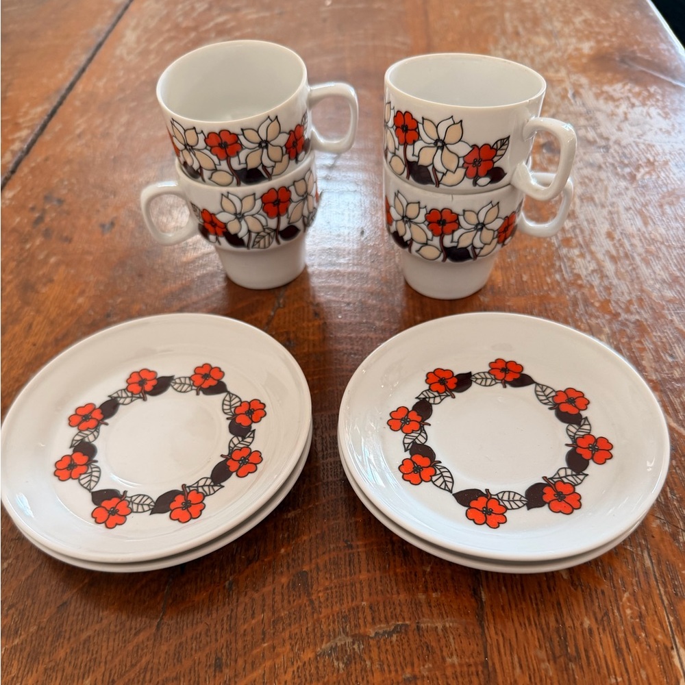 Vintage Hungarian Floral Patterned Coffee Cup and Saucer (Set for 4)